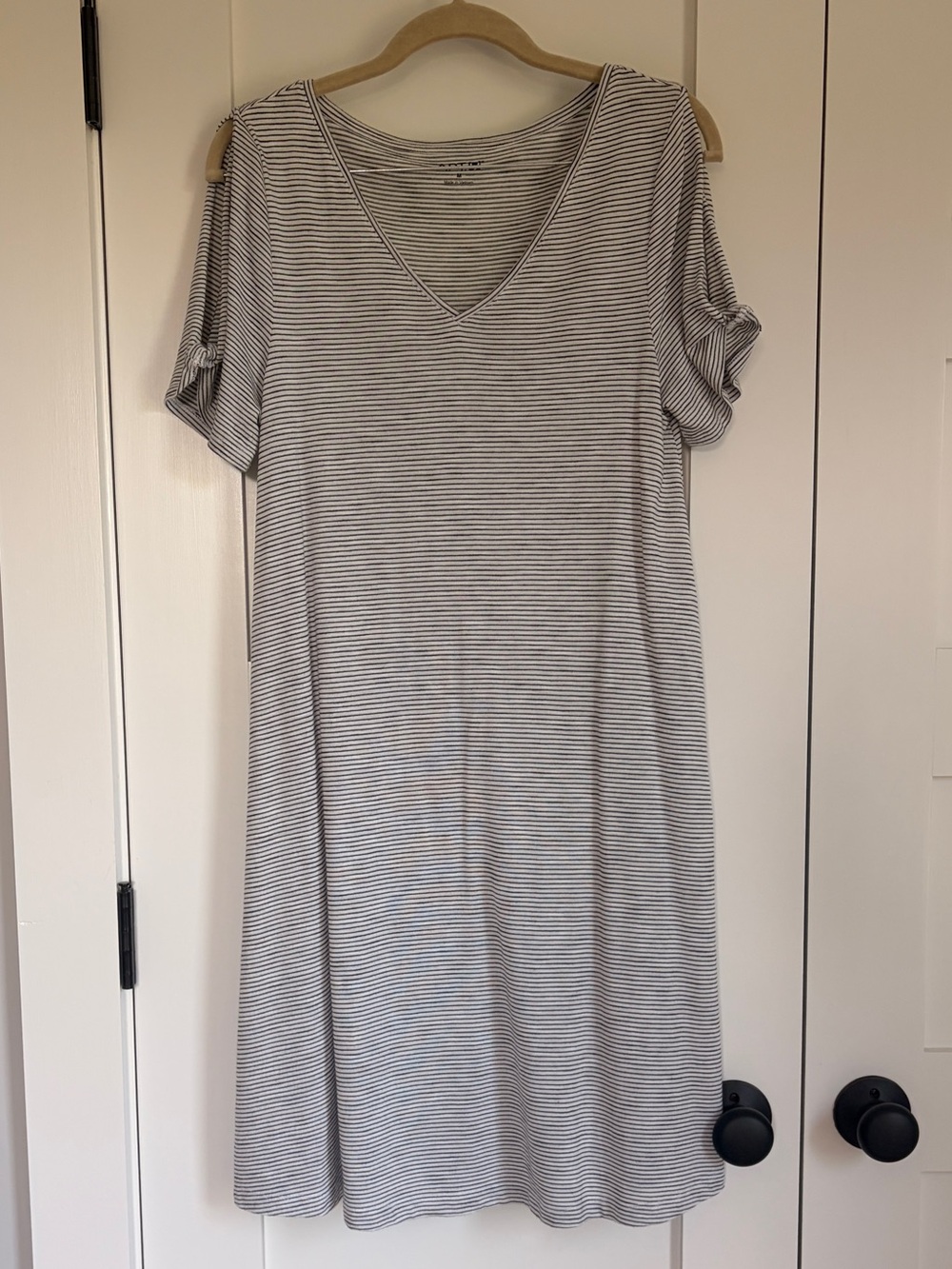 Apt 9 Open Shoulder V-neck T-shirt Dress, size medium, EUC